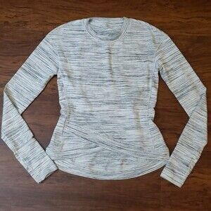 Lululemon Gray Workout Top Size XS Chic Feminine Athleisure Casual Trendy